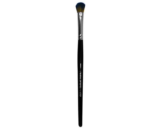 E37- FLUFFY CURVED EYESHADOW BRUSH