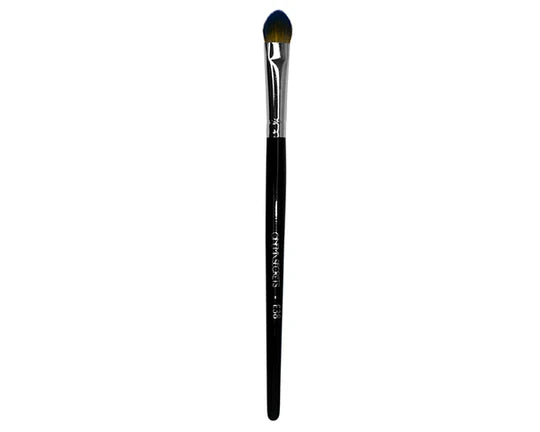 E38- POINTED PACKING EYESHADOW BRUSH